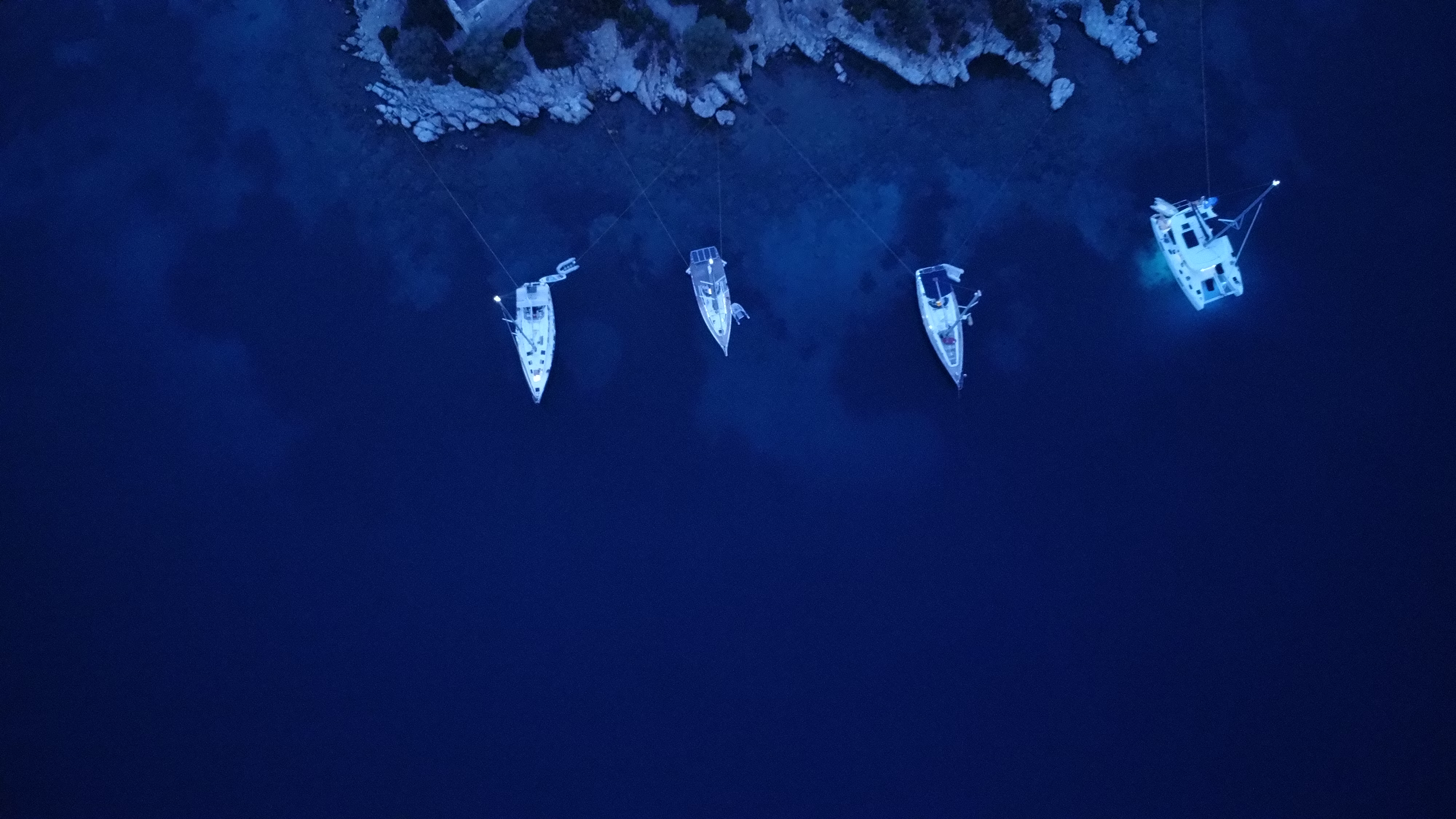 Katamaran u Grčkoj iz vazduha - Luff Yachting